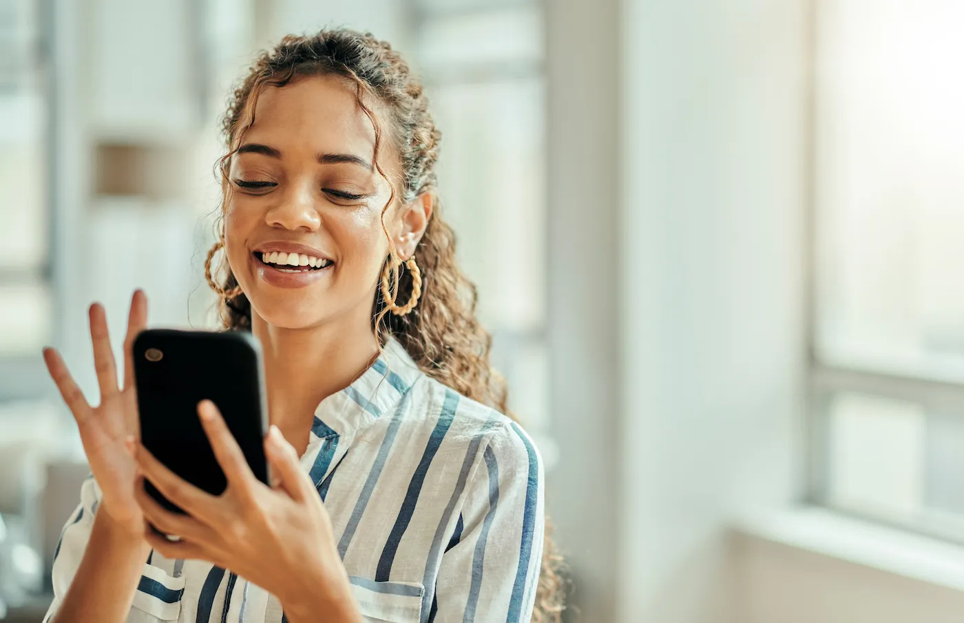 Woman checking direct deposit on her phone.