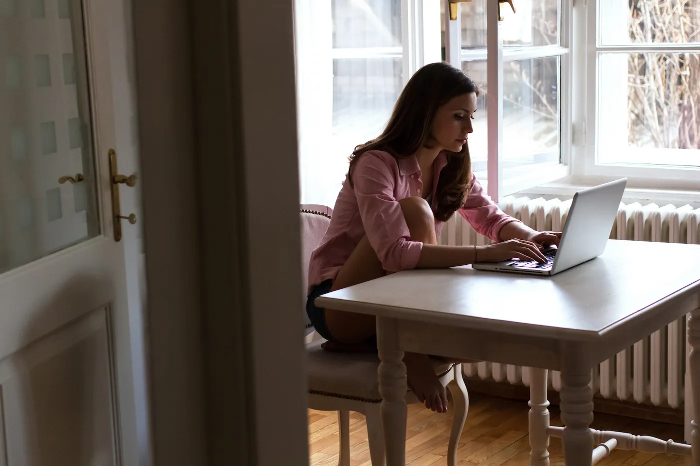 Young woman using her laptop in the living room.